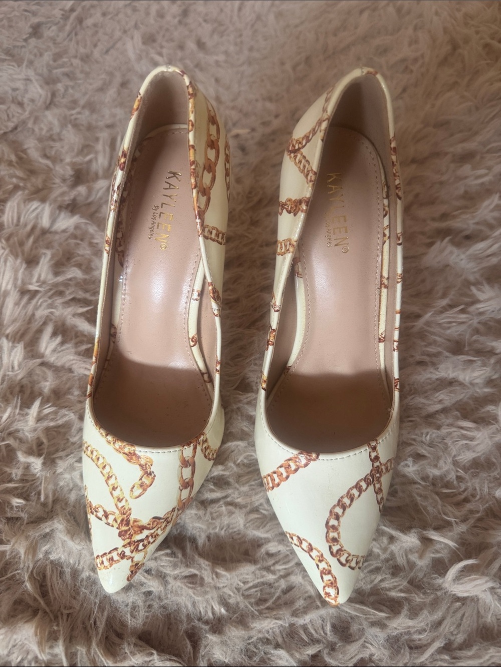 KAYLEEN By Los Angeles Cream Pumps with Gold Chain Print high heels like new 7.5
